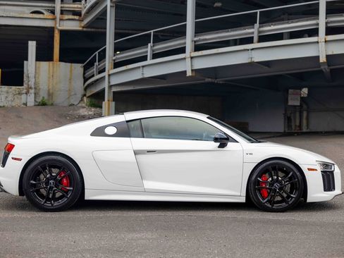 Used 2018 Audi R8 V10 RWD image 7