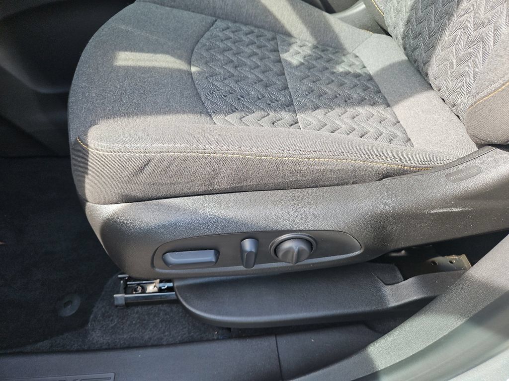Used 2024 Chevrolet Equinox LT FWD image 20