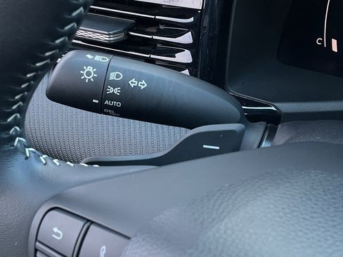 Used 2025 Toyota Camry SE image 24