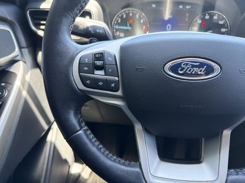 Used 2020 Ford Explorer XLT w/ Equipment Group 202A AWD/4WD image 26