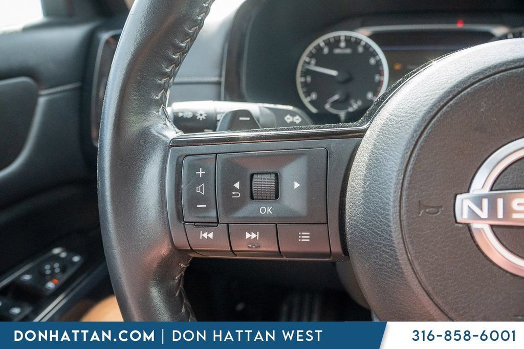 Used 2022 Nissan Pathfinder SV FWD image 11