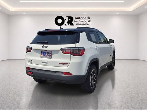 Used 2025 Jeep Compass Trailhawk AWD/4WD image 5
