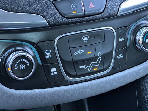 Used 2022 Chevrolet Equinox LS image 29