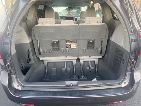 Used 2020 Toyota Sienna LE image 7