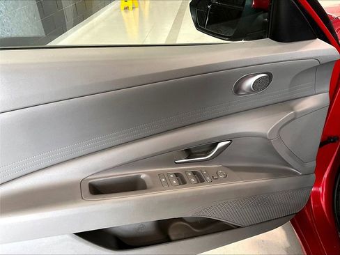 Used 2022 Hyundai Elantra SEL image 10