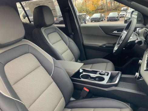 New 2026 Chevrolet Equinox LT w/ Convenience Package II image 13