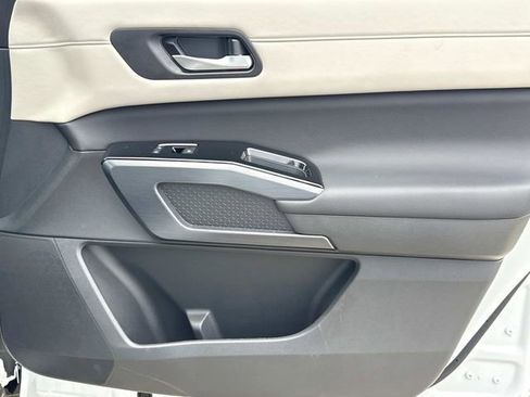 Used 2025 Nissan Pathfinder SL AWD/4WD image 19