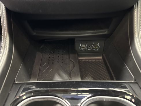 Used 2025 Chrysler Pacifica Limited image 27