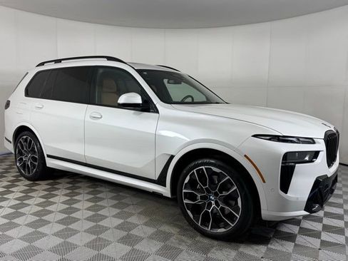 Used 2023 BMW X7 xDrive40i w/ M Sport Package image 11