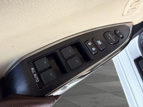 Used 2013 Toyota Avalon Limited FWD image 9