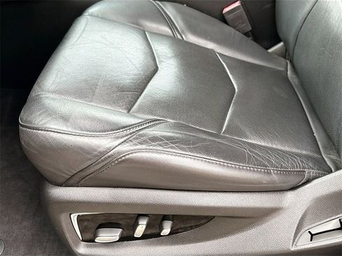 Used 2018 Cadillac Escalade Premium Luxury image 20