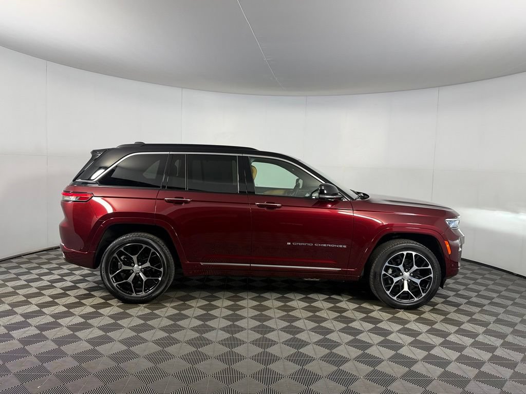 Used 2024 Jeep Grand Cherokee Summit AWD/4WD image 6
