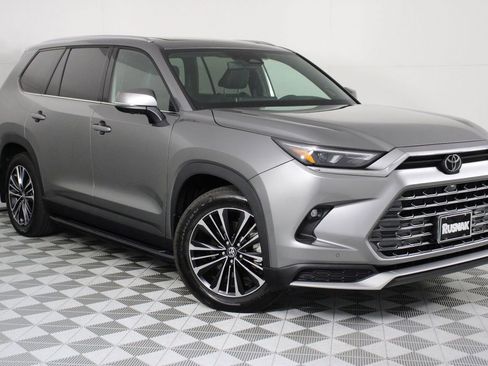 Used 2025 Toyota Grand Highlander AWD Hybrid image 34