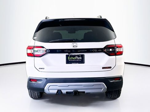 Used 2025 Honda Pilot TrailSport image 7