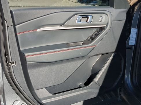 Used 2025 Ford Explorer ST-Line w/ ST-Line Street Pack image 14