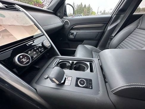 Used 2024 Land Rover Discovery Metropolitan Edition AWD/4WD image 15