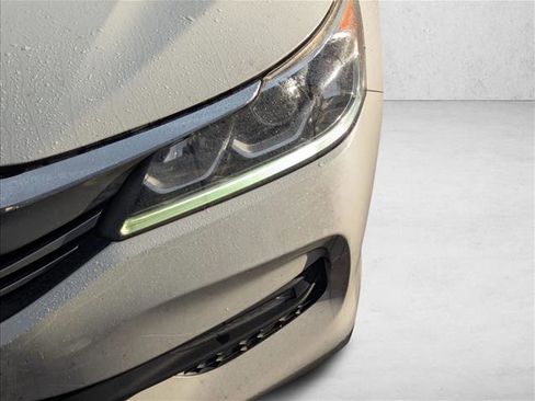 Used 2017 Honda Accord EX-L image 8