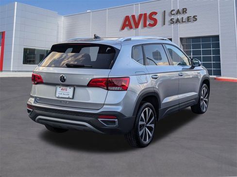 Used 2024 Volkswagen Taos SE image 6