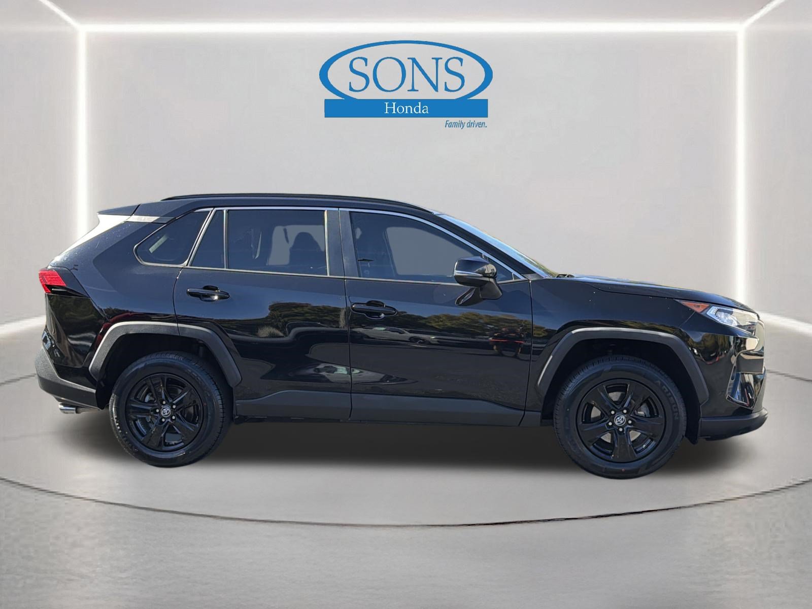 Used 2020 Toyota RAV4 XLE w/ Convenience Package FWD image 28