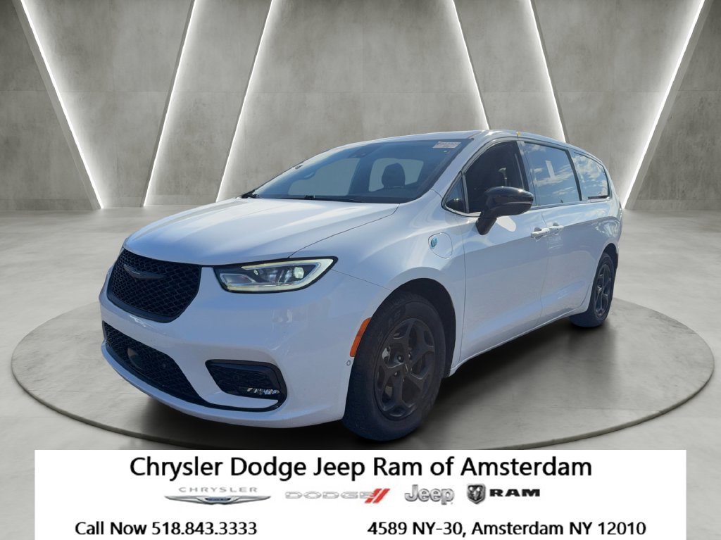 Used 2024 Chrysler Pacifica Limited FWD image 1