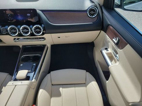 Used 2023 Mercedes-Benz GLA 250 w/ Premium Package image 15