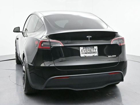 Used 2024 Tesla Model Y Performance image 5
