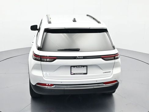 Used 2023 Jeep Grand Cherokee Laredo RWD image 32