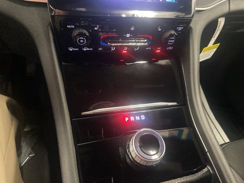 New 2025 Jeep Grand Cherokee Altitude image 25