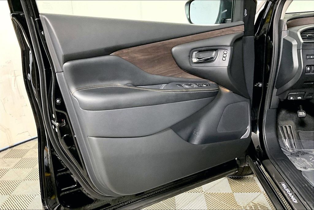 Used 2024 Nissan Murano Platinum w/ Cargo Package FWD image 23