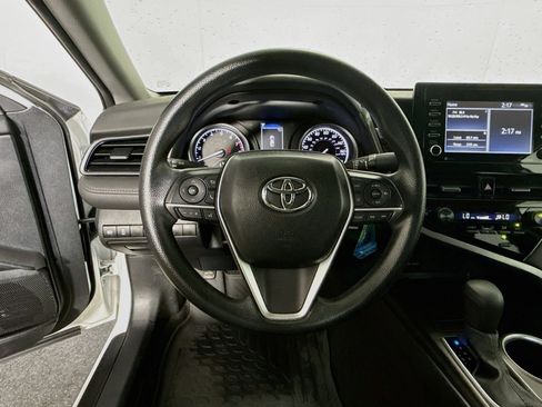 Used 2025 Toyota Camry SE FWD image 11