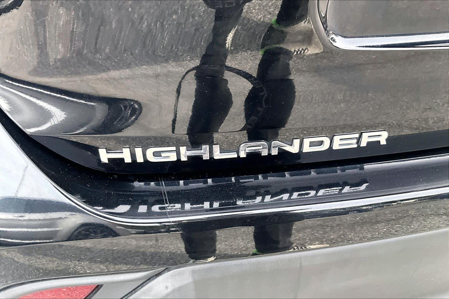 Used 2022 Toyota Highlander XLE AWD/4WD image 30