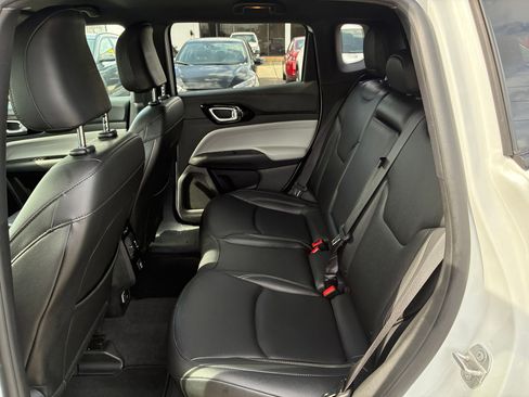 Used 2025 Jeep Compass Limited image 22