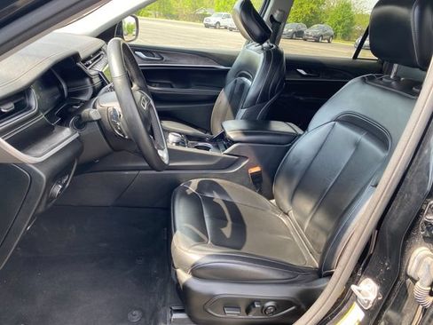 Used 2023 Jeep Grand Cherokee Limited AWD/4WD image 16