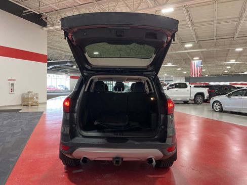 Used 2019 Ford Escape SEL image 12