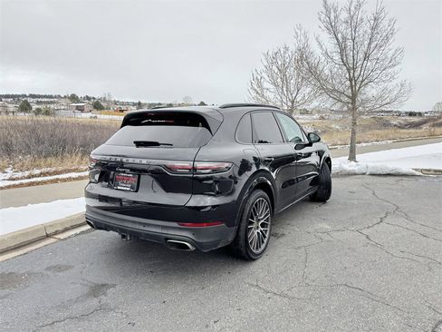Used 2022 Porsche Cayenne image 6