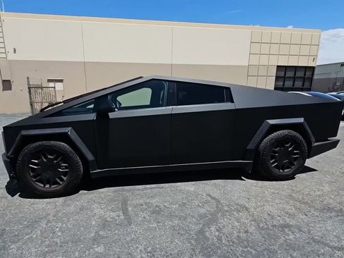 Used 2024 Tesla Cybertruck AWD Crew Cab image 2
