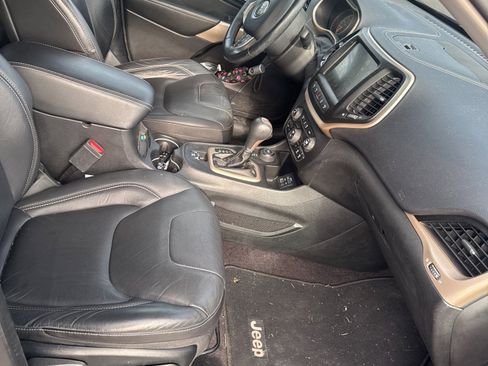 Used 2018 Jeep Cherokee Limited w/ Technology Group image 11