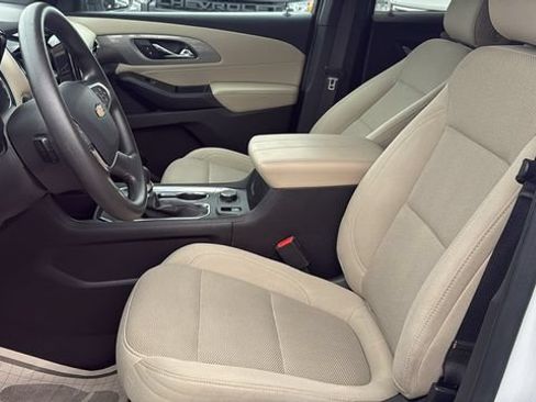 Used 2023 Chevrolet Traverse LS FWD image 11