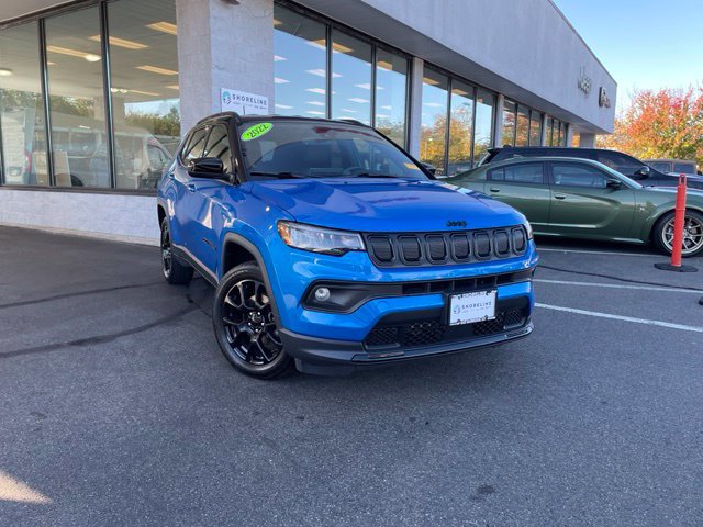 Used 2022 Jeep Compass Latitude w/ Convenience Group AWD/4WD image 3
