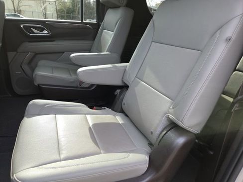 Used 2022 Chevrolet Suburban Z71 w/ Luxury Package image 7