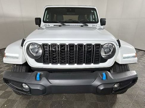 Used 2024 Jeep Wrangler Unlimited AWD/4WD image 8