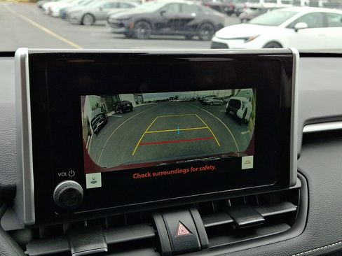 Used 2025 Toyota RAV4 LE AWD/4WD image 17