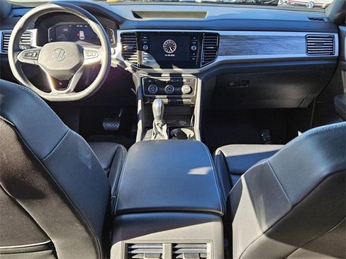 Used 2023 Volkswagen Atlas Cross Sport SE w/ Panoramic Sunroof Package image 8