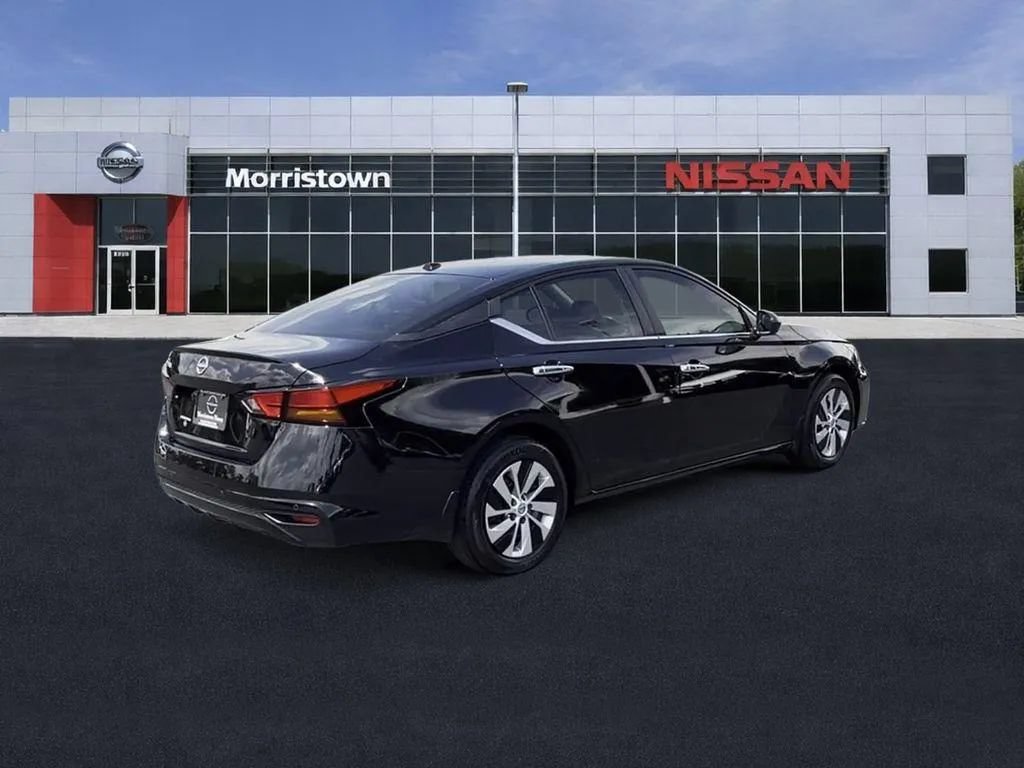 Used 2025 Nissan Altima 2.5 S FWD image 11
