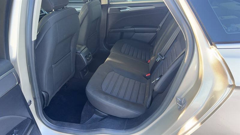 Used 2019 Ford Fusion SE FWD image 11