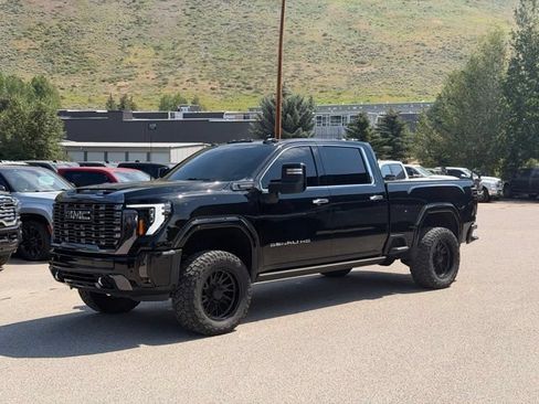Used 2024 GMC Sierra 2500 Denali Ultimate AWD/4WD image 3