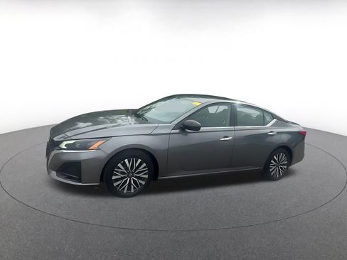 Used 2025 Nissan Altima 2.5 SV image 8