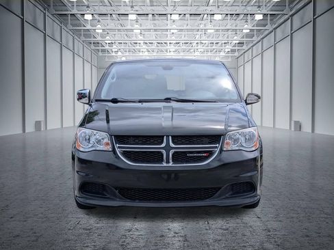 Used 2019 Dodge Grand Caravan SE w/ UConnect Hands-Free Group FWD image 2