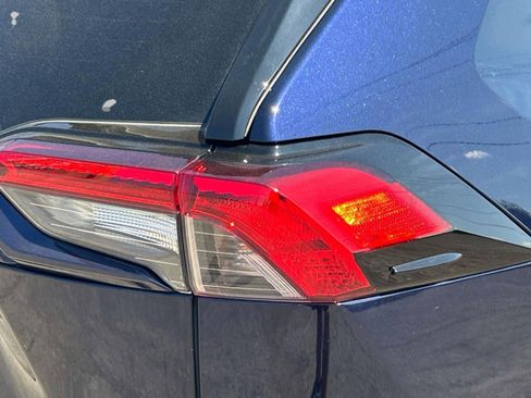 Used 2022 Toyota RAV4 XLE w/ Convenience Package AWD/4WD image 40