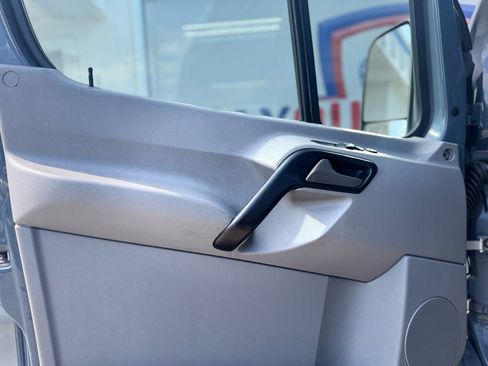 Used 2018 Mercedes-Benz Sprinter 2500 image 31